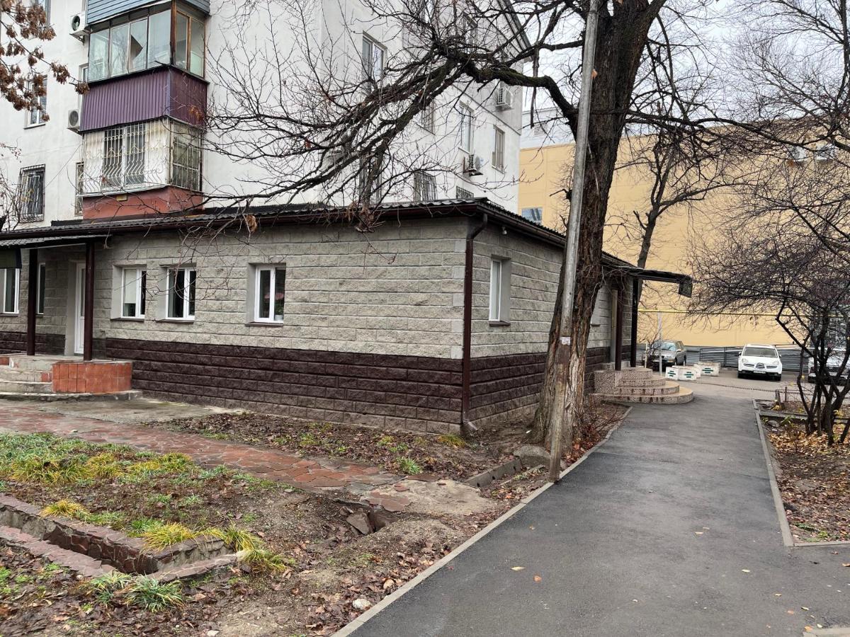 Hostel Nomad Алматы Экстерьер фото